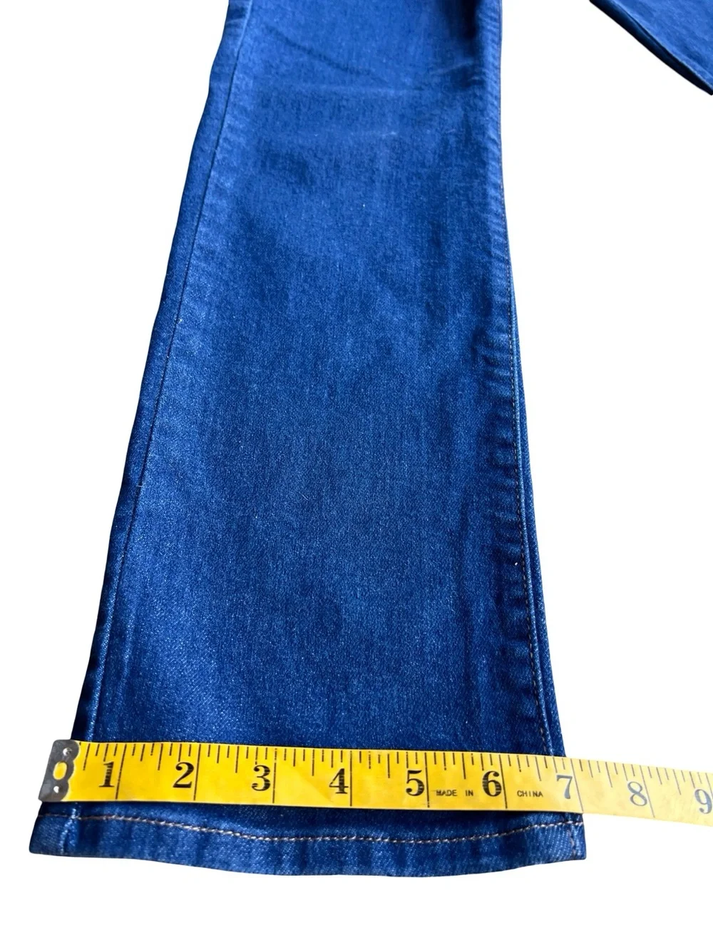 LEVI STRAUSS Classic Women’s Blue Jeans 27x32” Straight Leg Stretch Mid-Rise - Picture 9 of 11